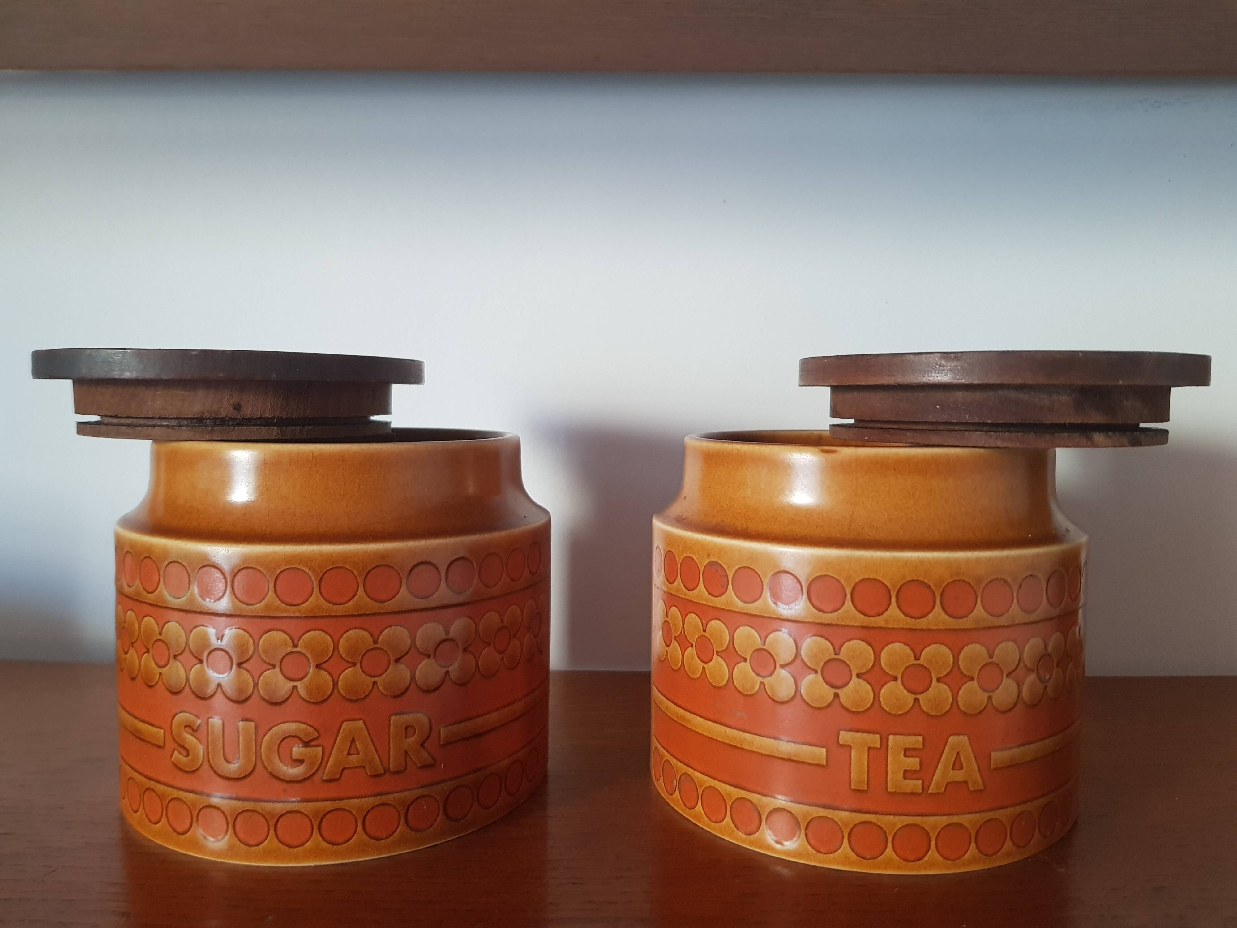 Set of 2 vintage pots with lids