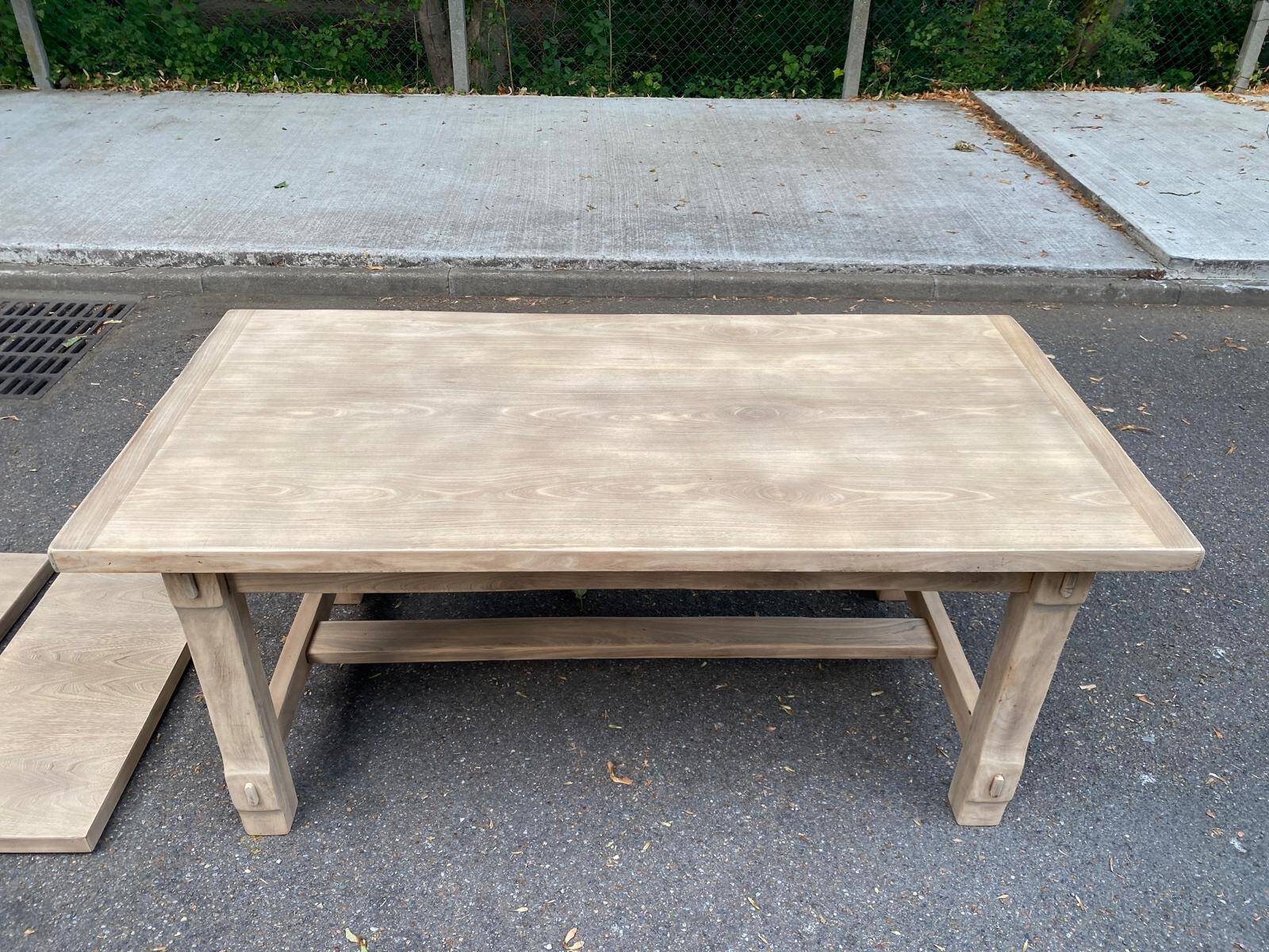 Extensible farmhouse dining table stripped in raw solid oak from the 1970s.