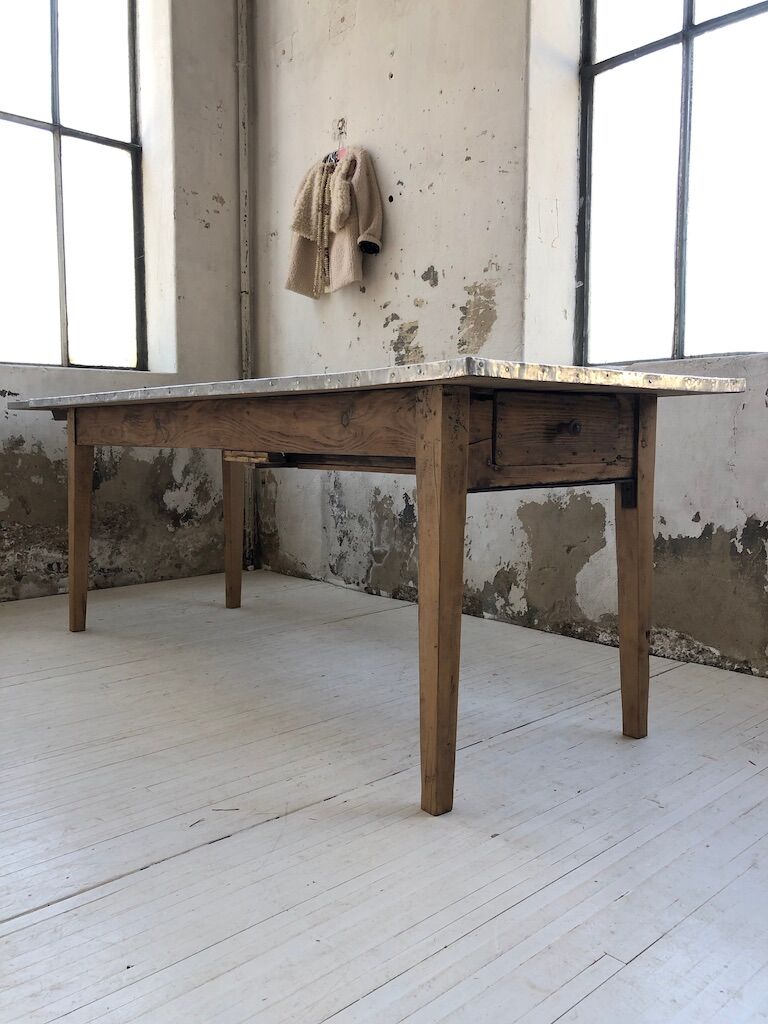 Old farm table with 225 cm extension cords