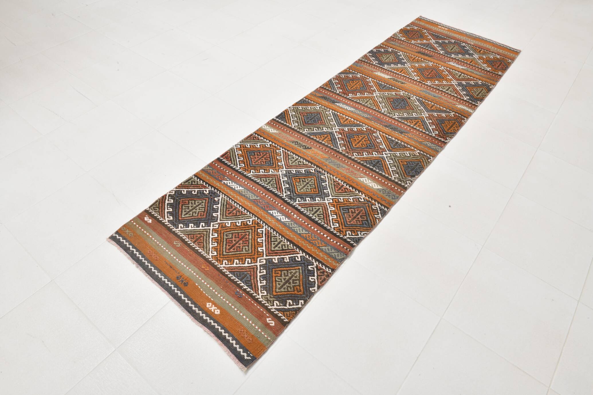 3x9 Red Green Persian Kilim Runner Rug, 81x279Cm