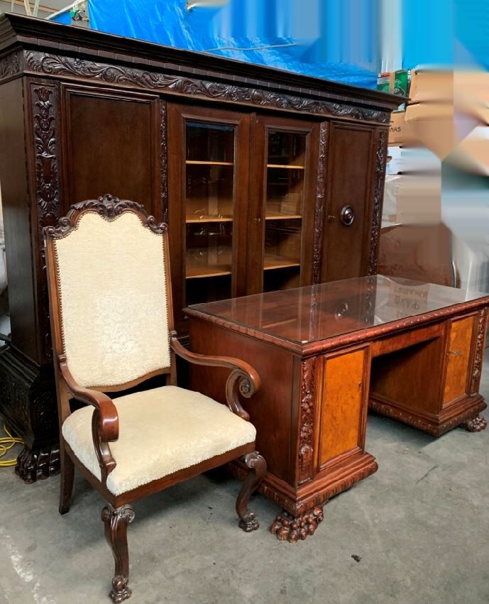 Neo-renaissance style office