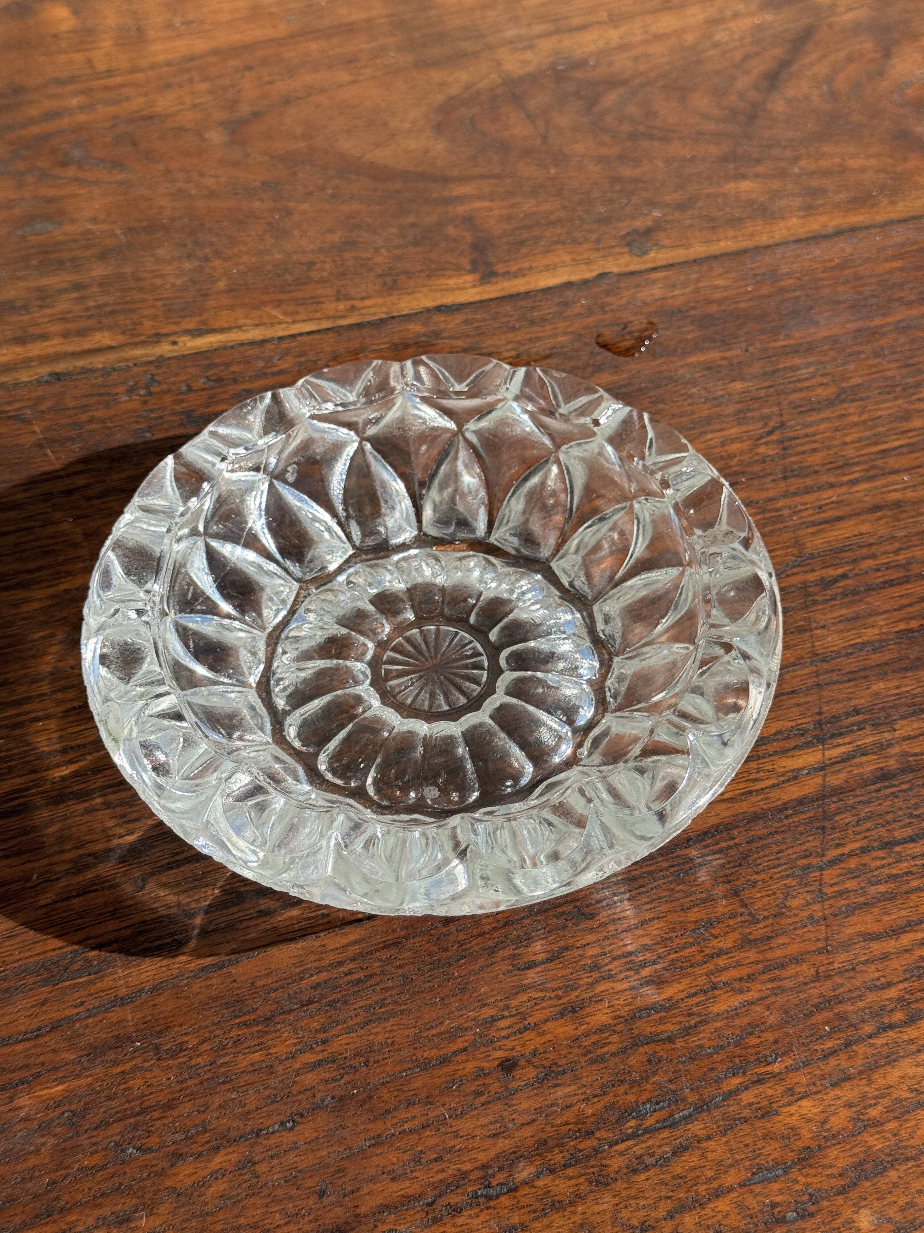 Cendrier en verre classique rosace D13