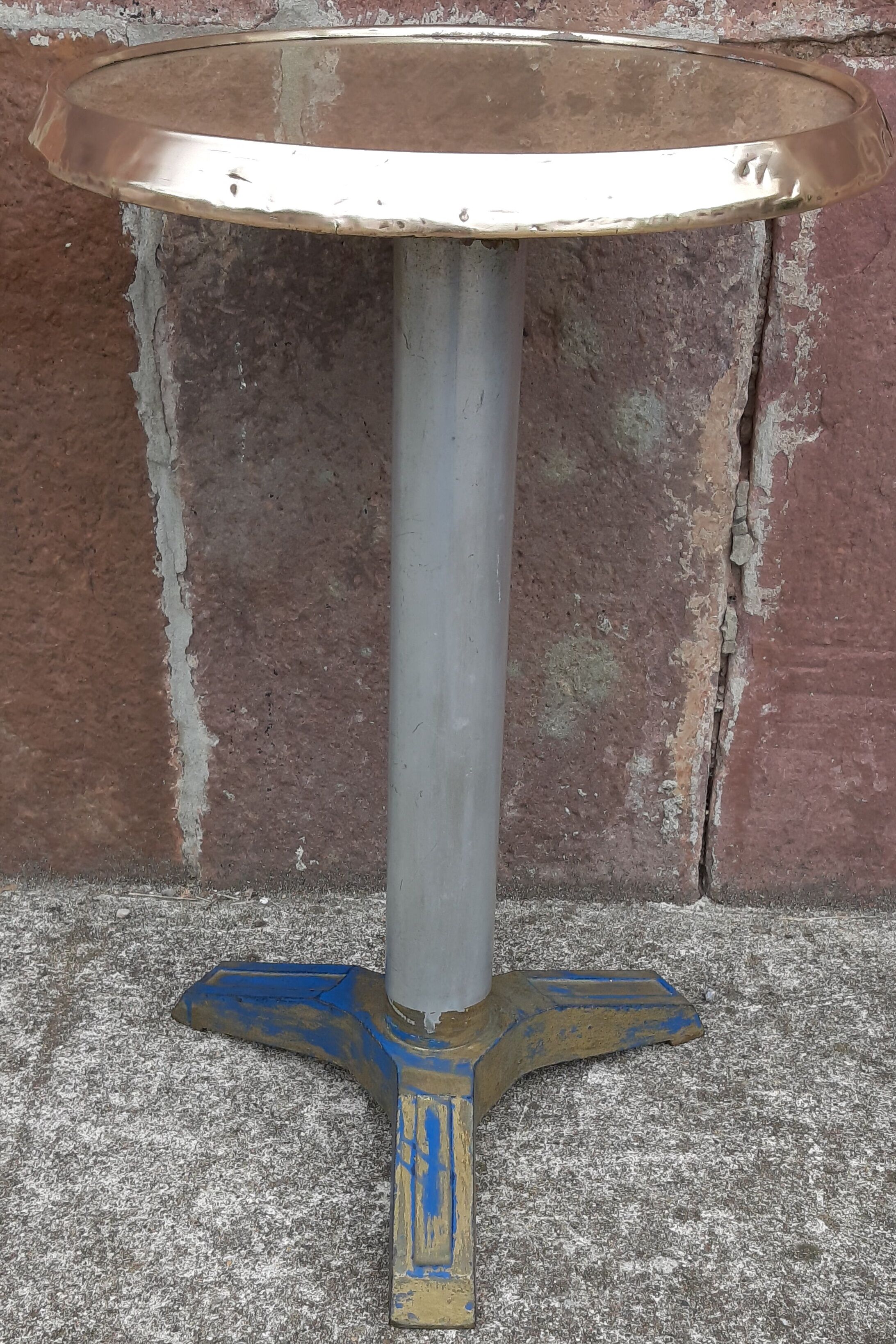 Bistro pedestal