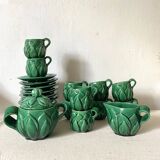 Tasses anciennes en barbotine avec soucoupes, sucrier et pichet à lait