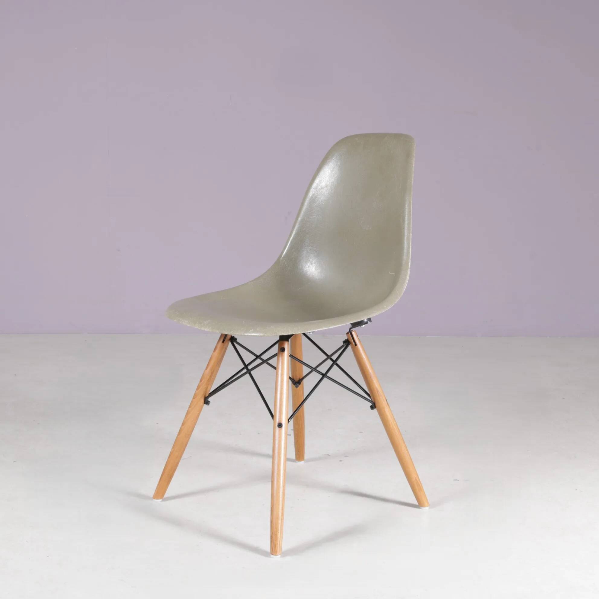 1960s set of 4 dining chairs in “sea foam” green fiberglass / Charles & Ray Eames / Herman Miller, USA