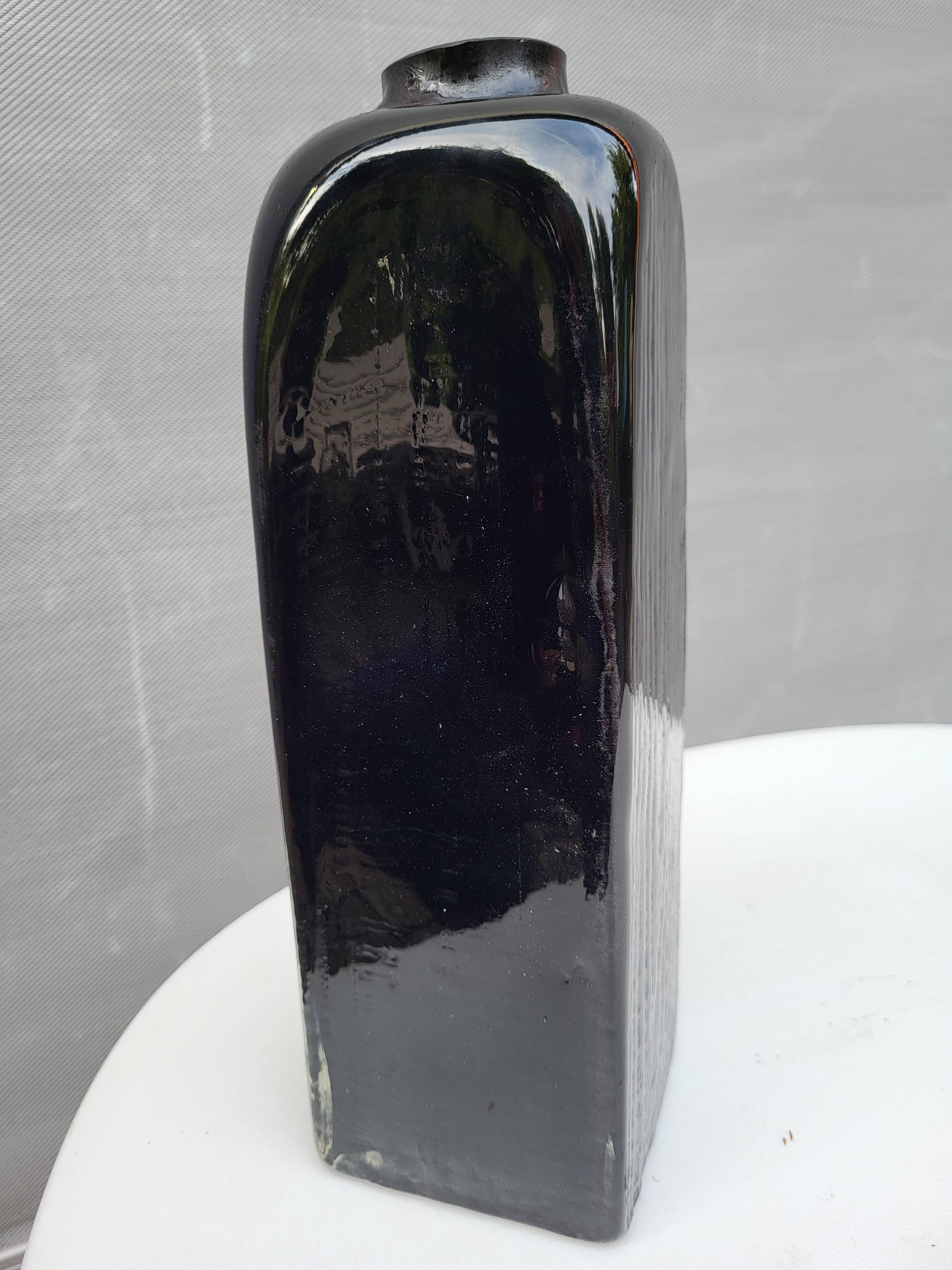 Wabi-Sabi glass vase with burnt wood mold