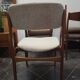 Un ensemble de quatre chaises de salle à manger en teck vintage.