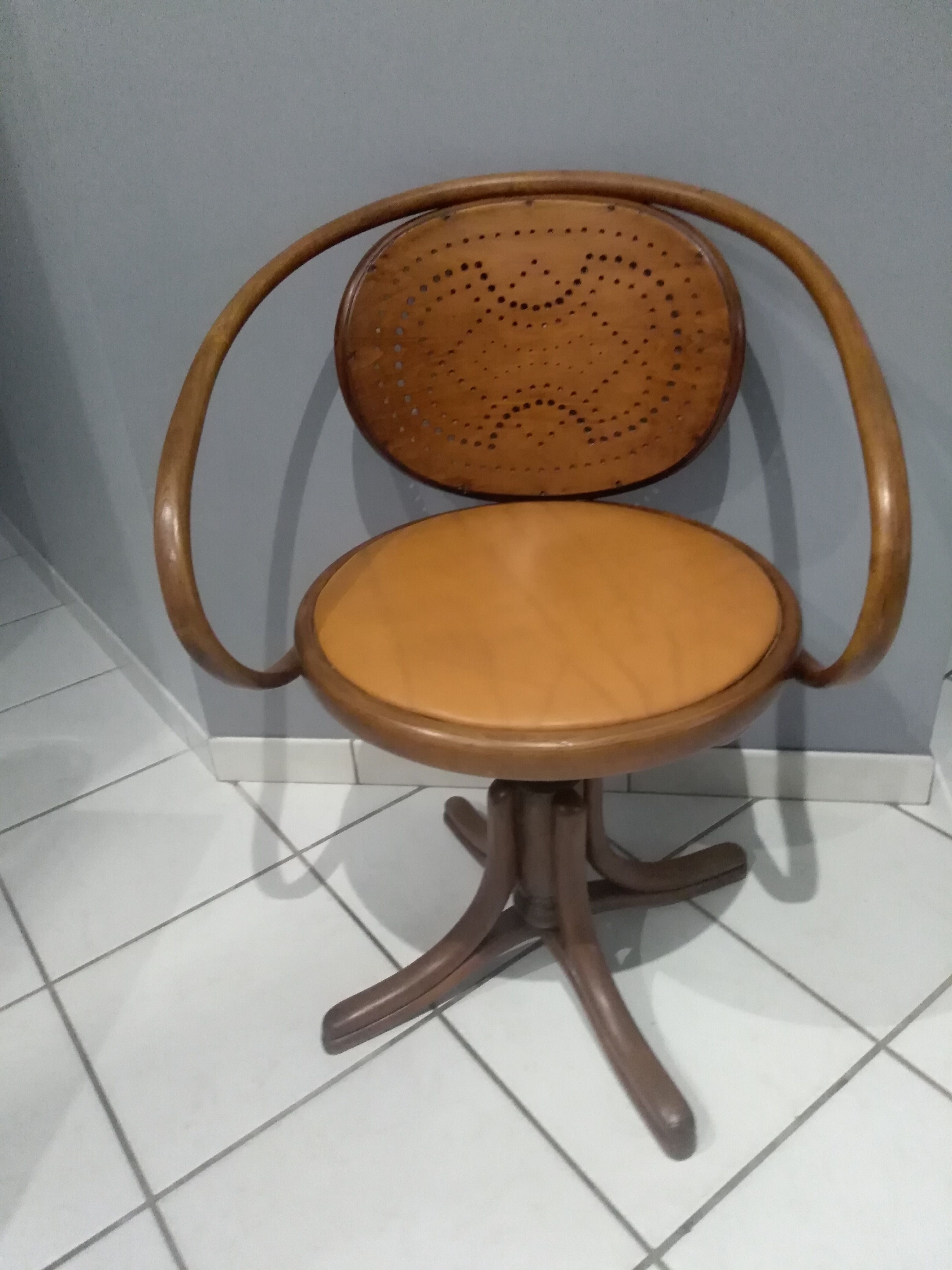 Fauteuil de bureau pivotant Thonet début XXeme