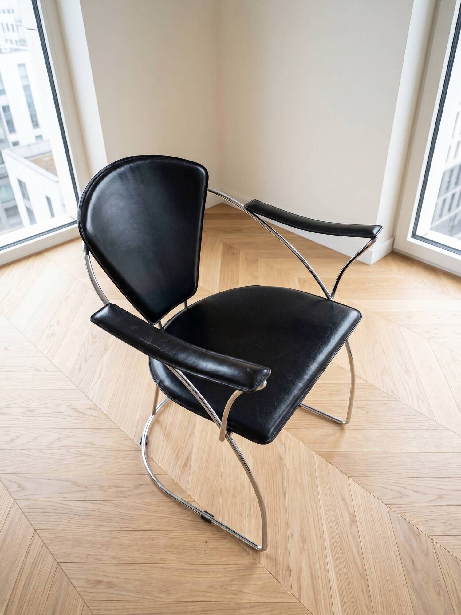 Pair of Linda Arrben armchairs from the 1970s in metal and black leather.