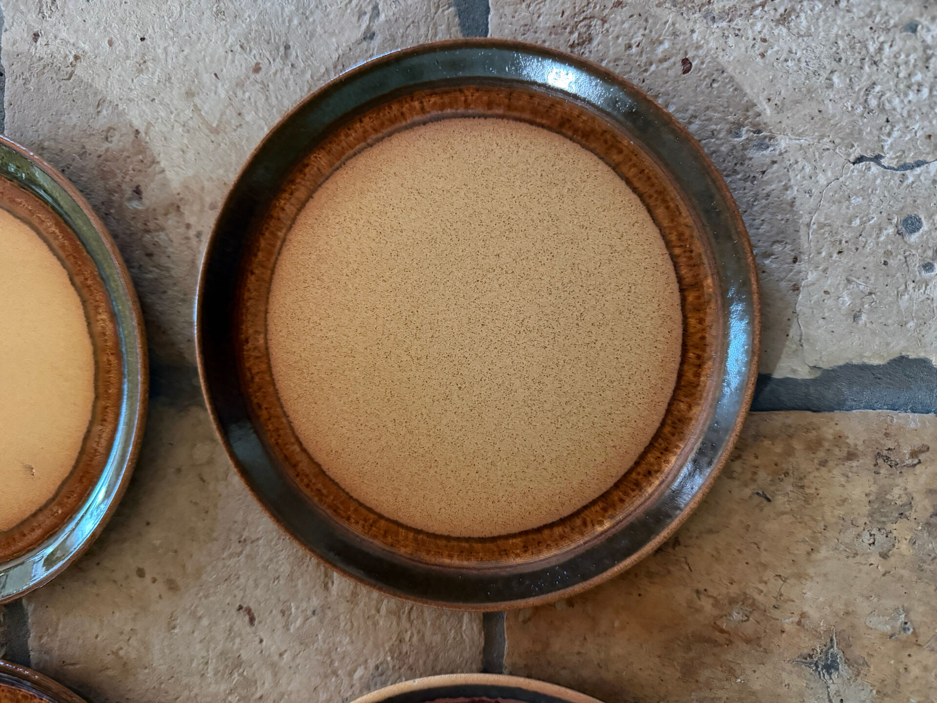 Assiettes à dessert en grès Badonviller