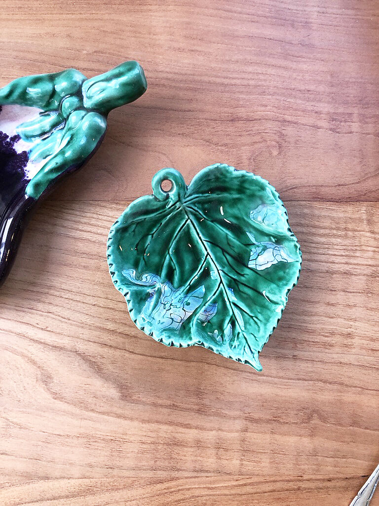 Green ceramic leaf cup