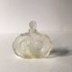 Ensemble de trois bouteilles de parfum Guerlain " Abeilles " avec une bouteille de parfum Lalique