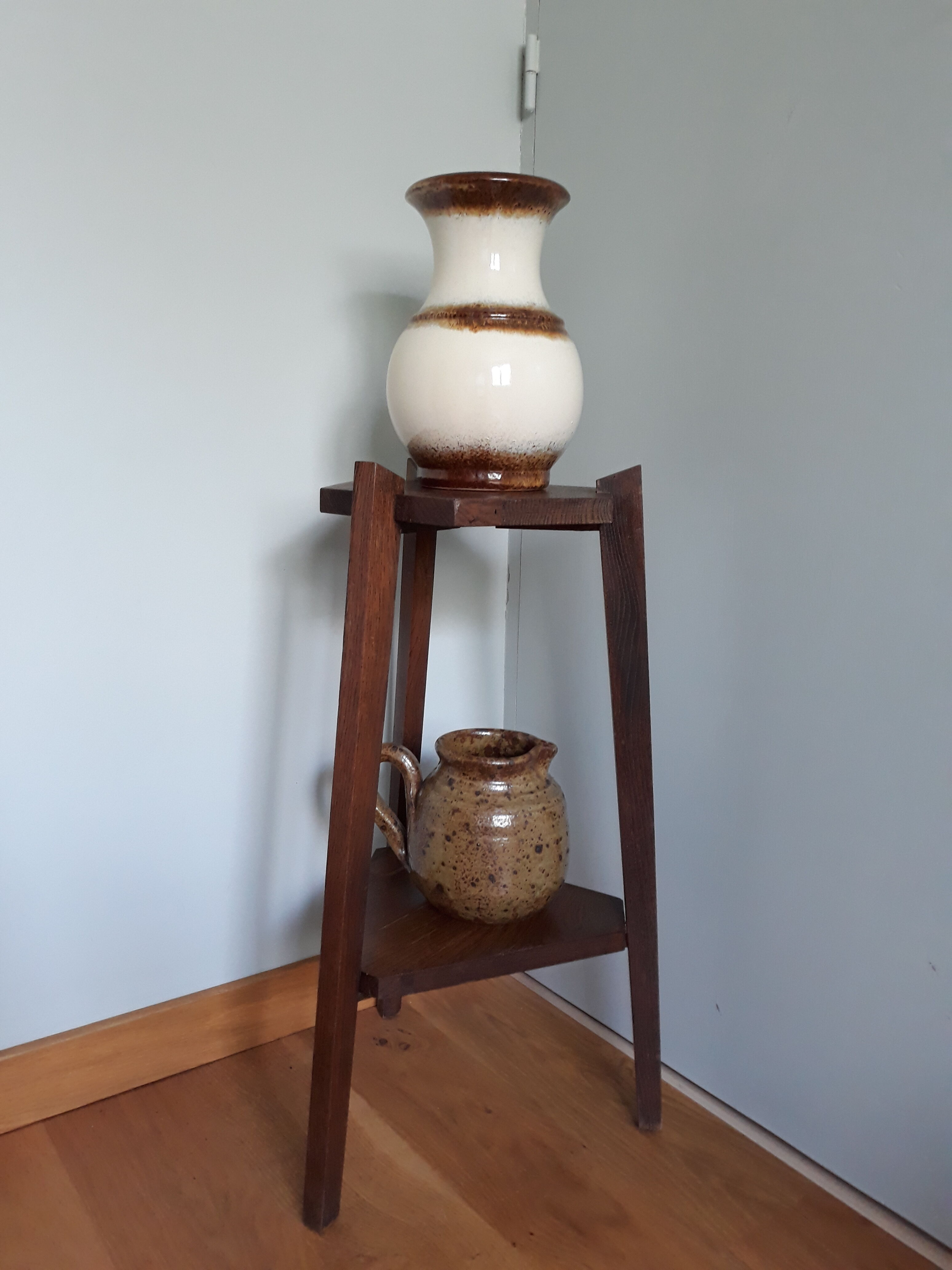 Tripod harness plant holder