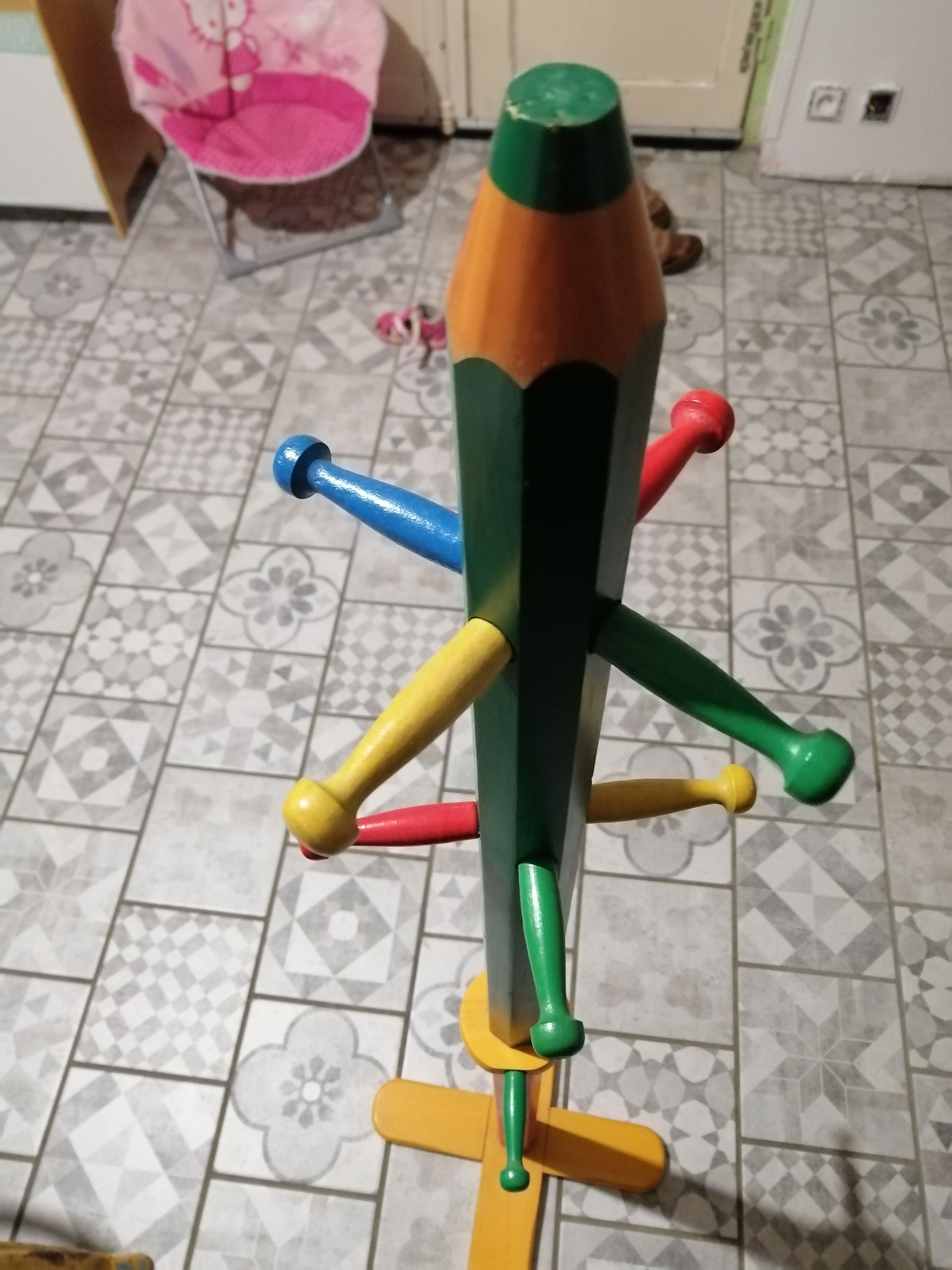 Children's coats holder