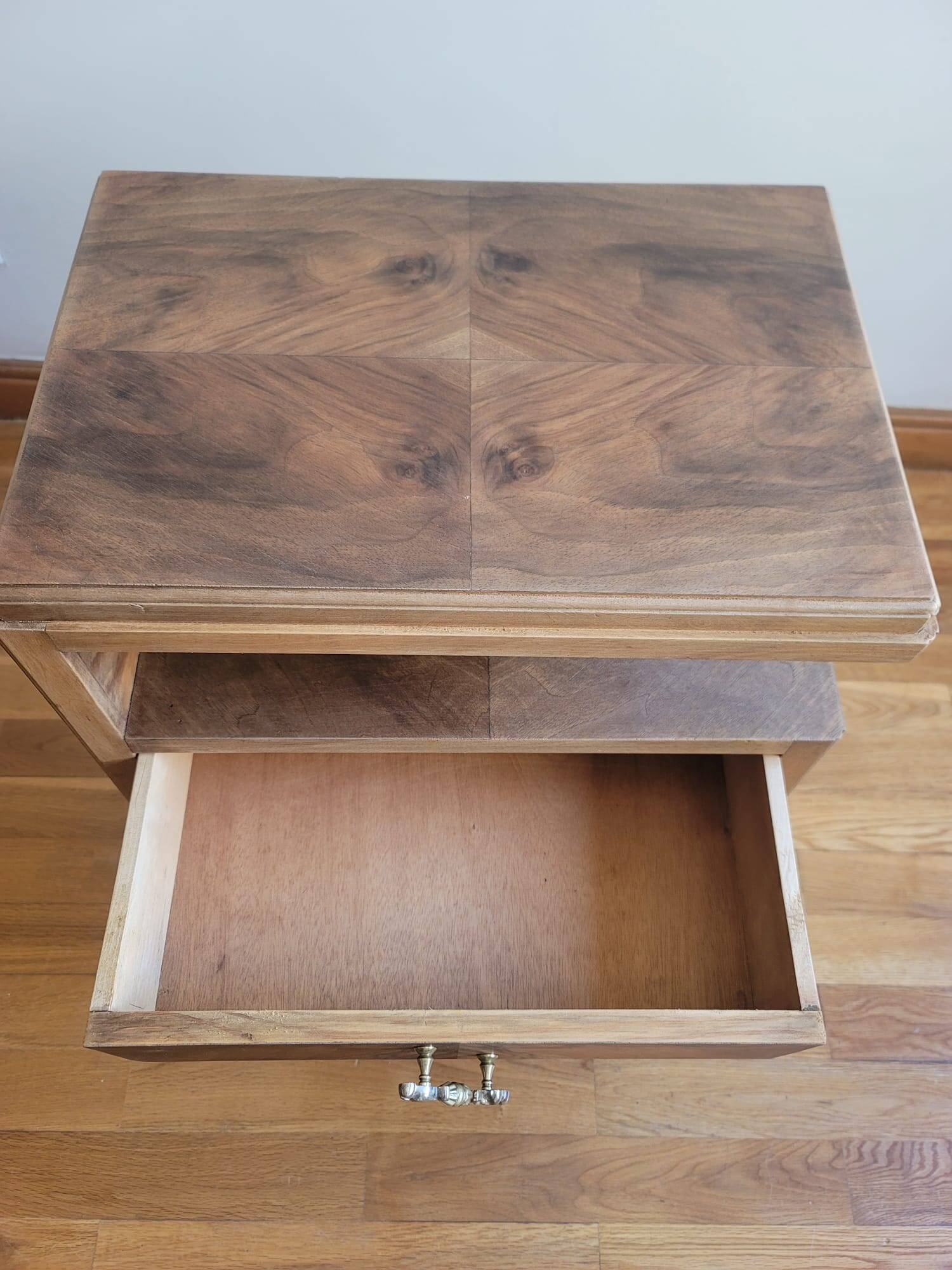 Table de chevet restaurée