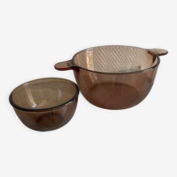 Set of two Vision Corning and Pyrex Corning bowls or salad bowls