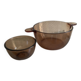 Set of two Vision Corning and Pyrex Corning bowls or salad bowls