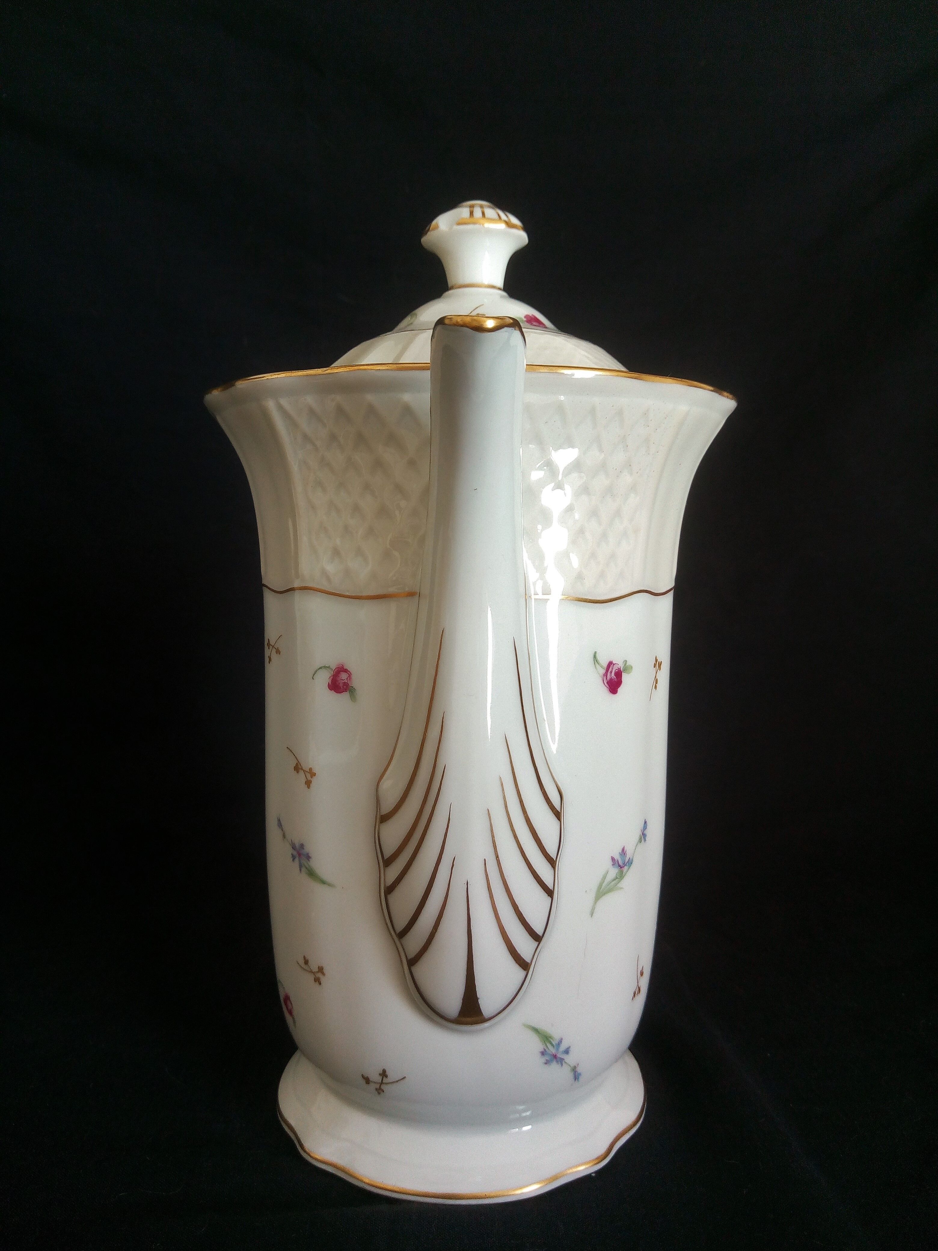 L. Bernardaud & Cie. - Limoges porcelain coffee set, Pompadour model, 1900s - 1927s
