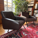 PAIRE DE FAUTEUILS 740  Design : Joseph André Motte 1957