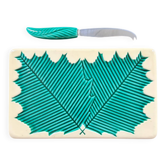 Cheese plate and knife with leaf decoration