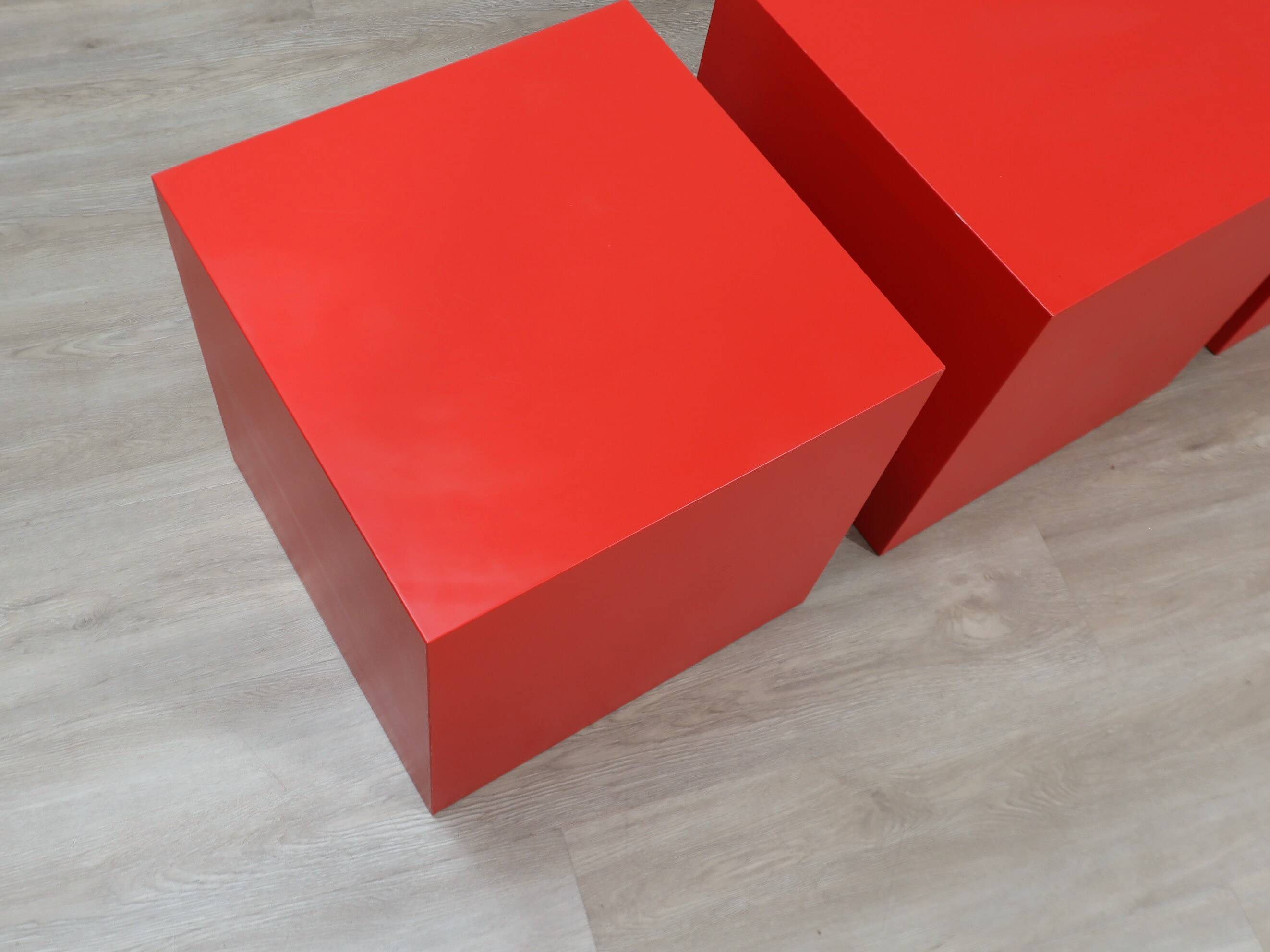 Tabourets/tables d'appoint cubes en fibre de verre italiens des années 1960, lot de 3