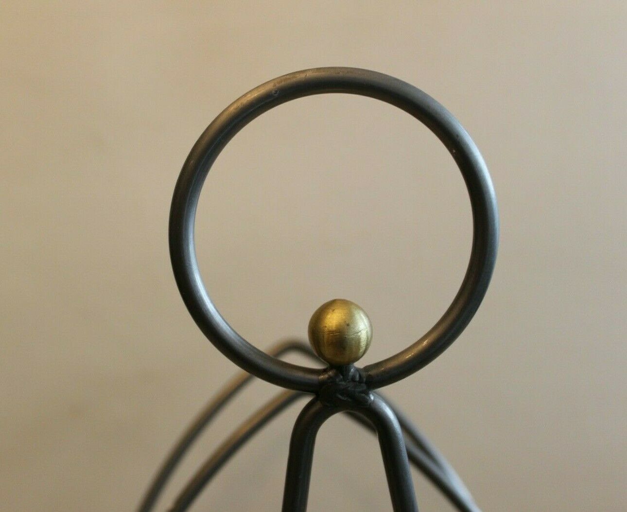 Porte-revue design en métal art déco