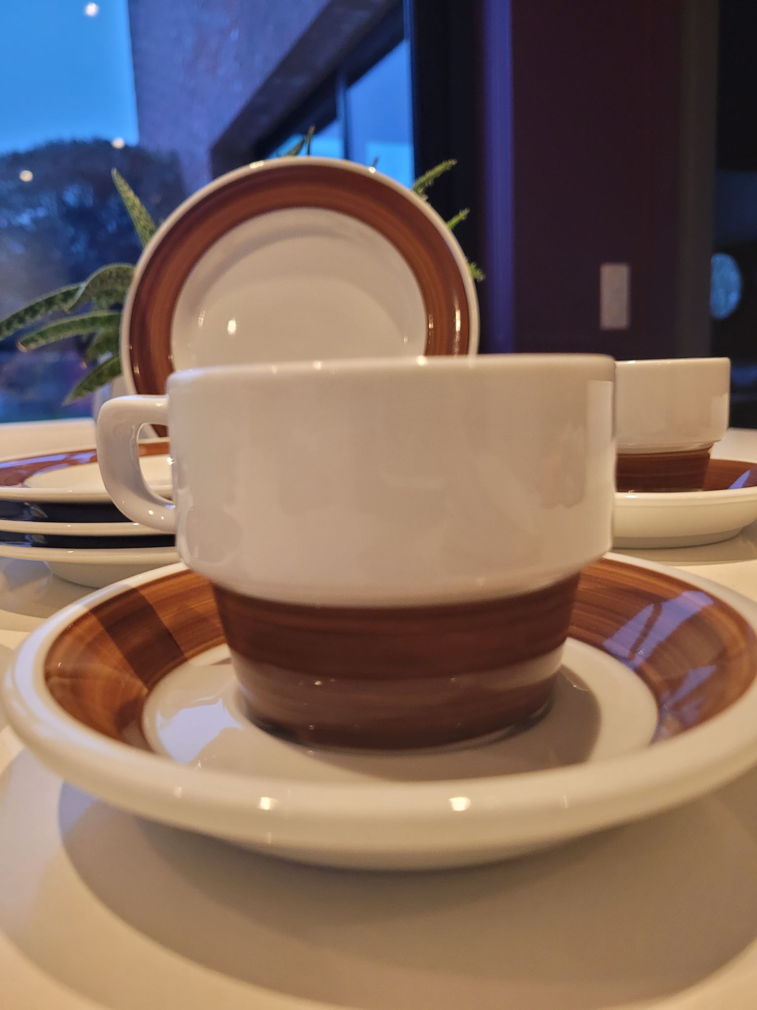 4 tasses, et assiettes à dessert MOSA Maastricht Holland