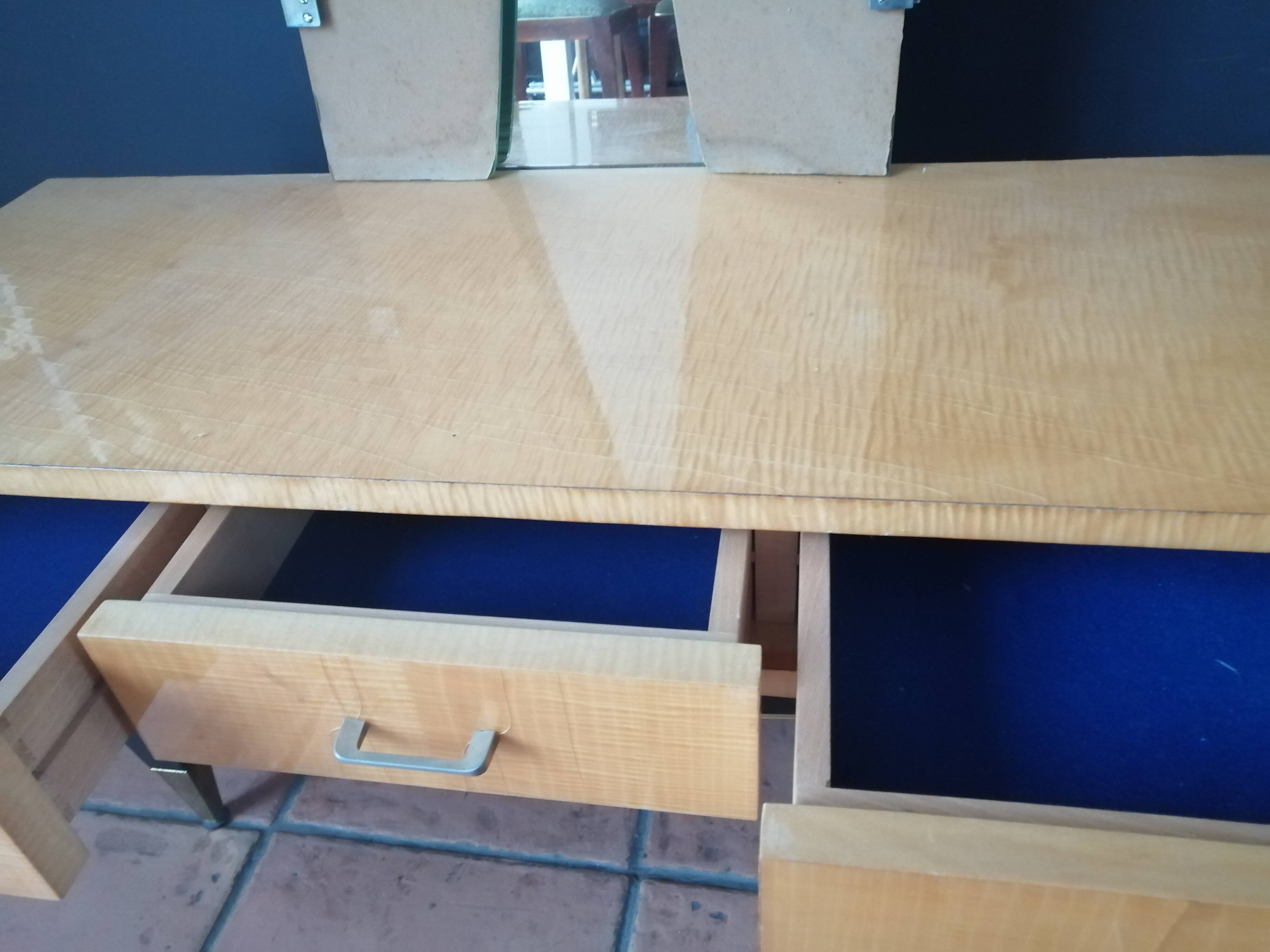 Dressing table of the 50