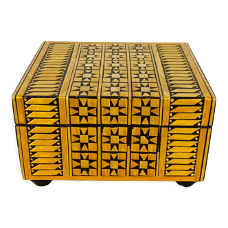 Straw marquetry box