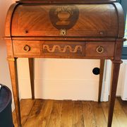 Cylinder desk