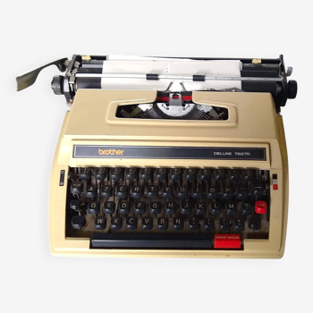 Brother Deluxe 762TR mechanical typewriter