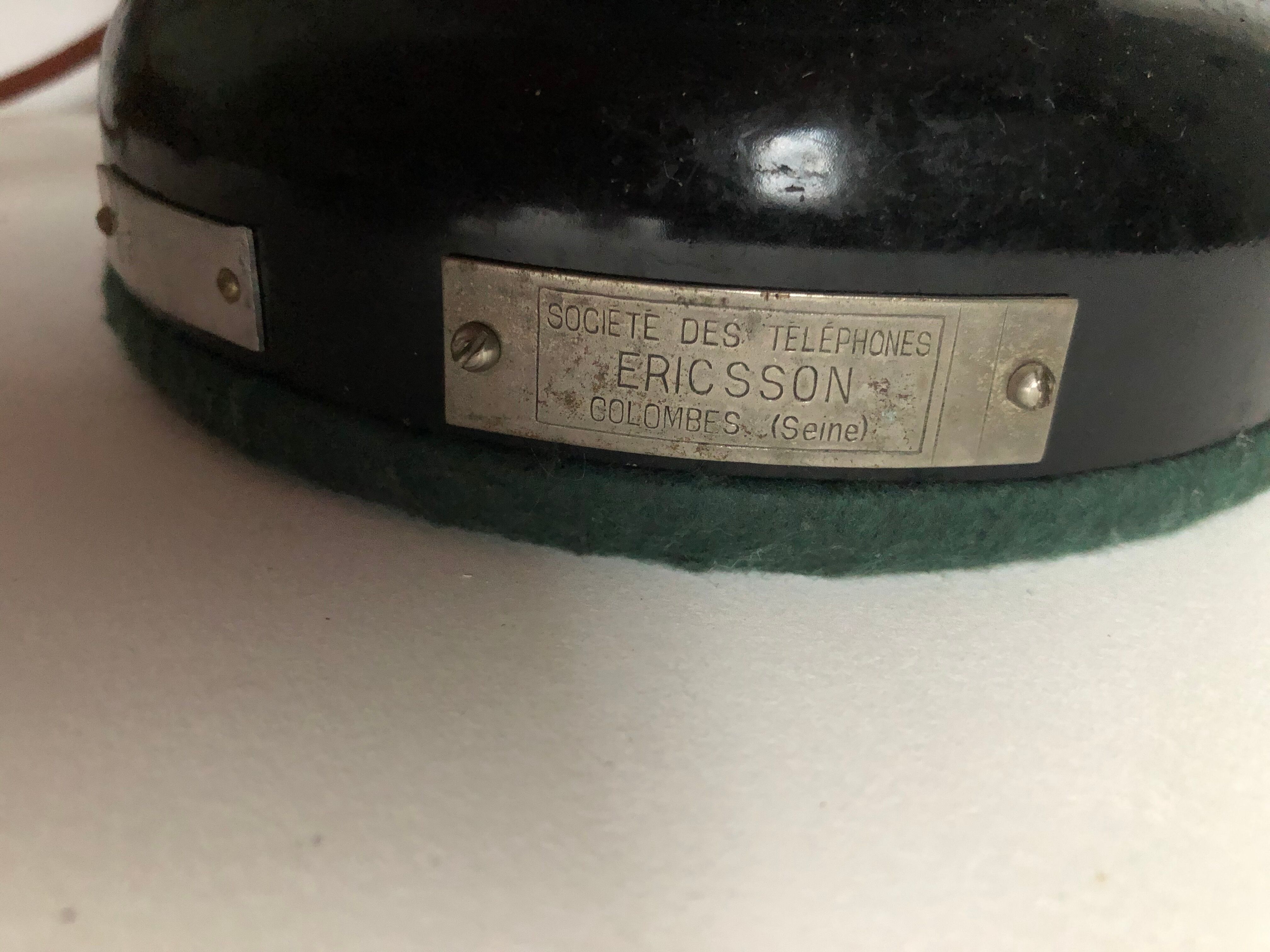 Old phone in Bakelite