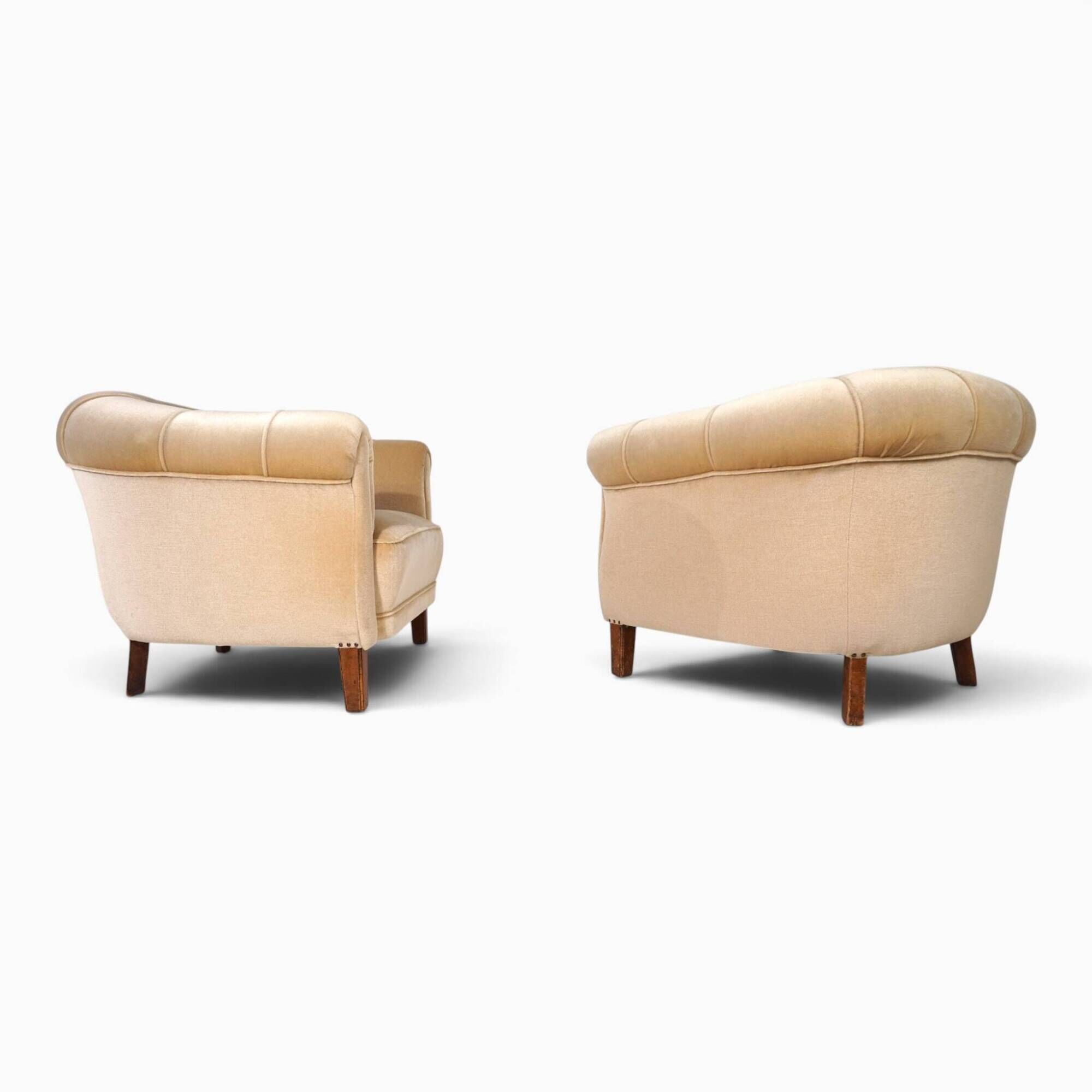 Pair of Art Deco club armchairs in champagne mohair, 1930.