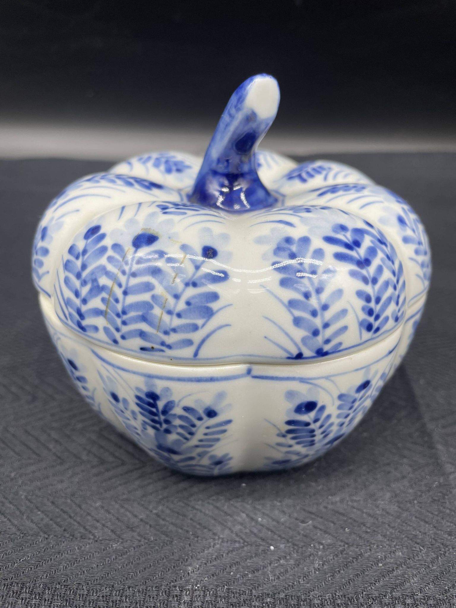 Chinese covered pot, box, jewelry box, pumpkin, white porcelain, China blue plant decor