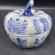 Chinese covered pot, box, jewelry box, pumpkin, white porcelain, China blue plant decor