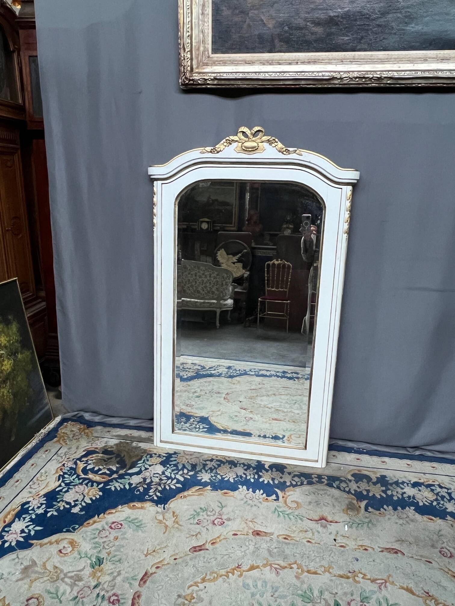 Louis XVI style mirror. Solid wood.