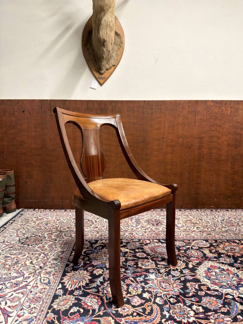 Bureau anglais classique avec chaise de bureau