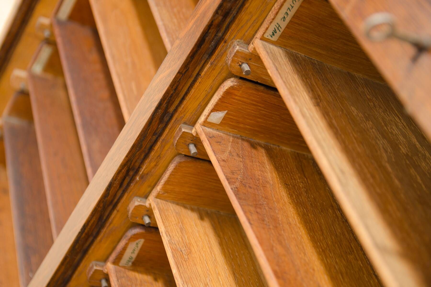 Armoire à stores moderniste, années 1930, Tchécoslovaquie