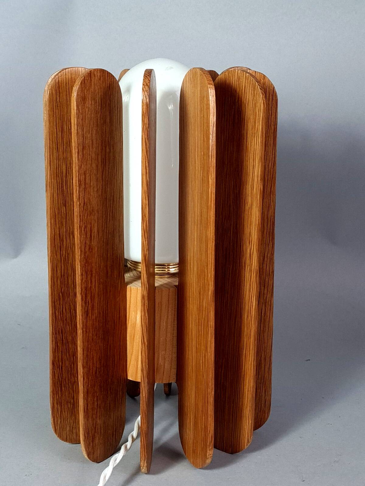 Scandinavian style wooden table lamp, 31x19 cm C564