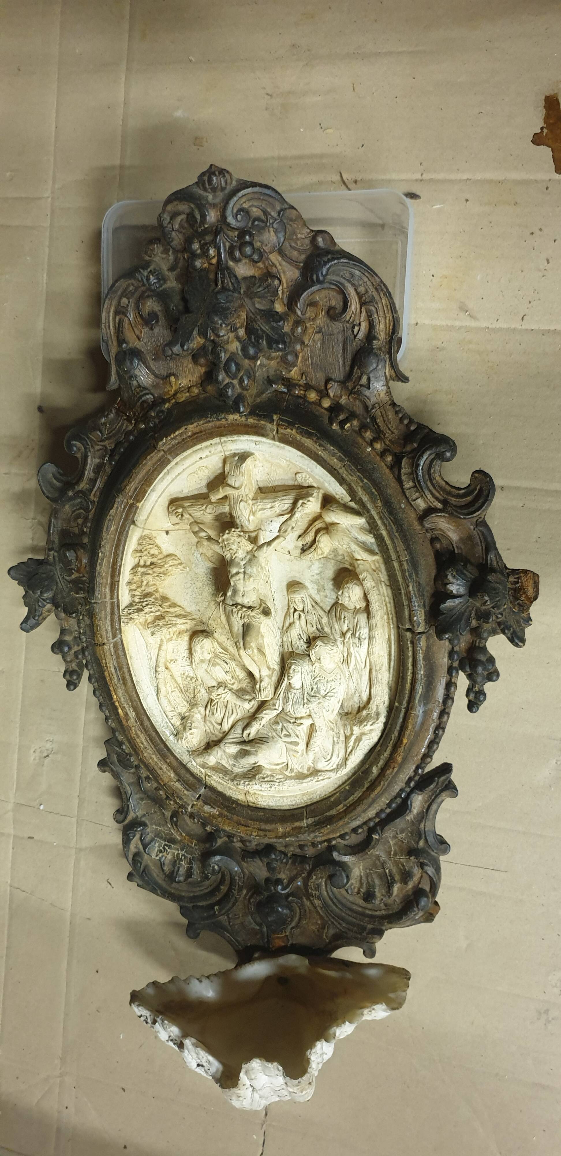 Small Holy Water Font / Stations of the Cross in Wood and Plaster - early 19th century