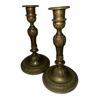 Flambeau époque Louis XVI en bronze doré finement ciselé