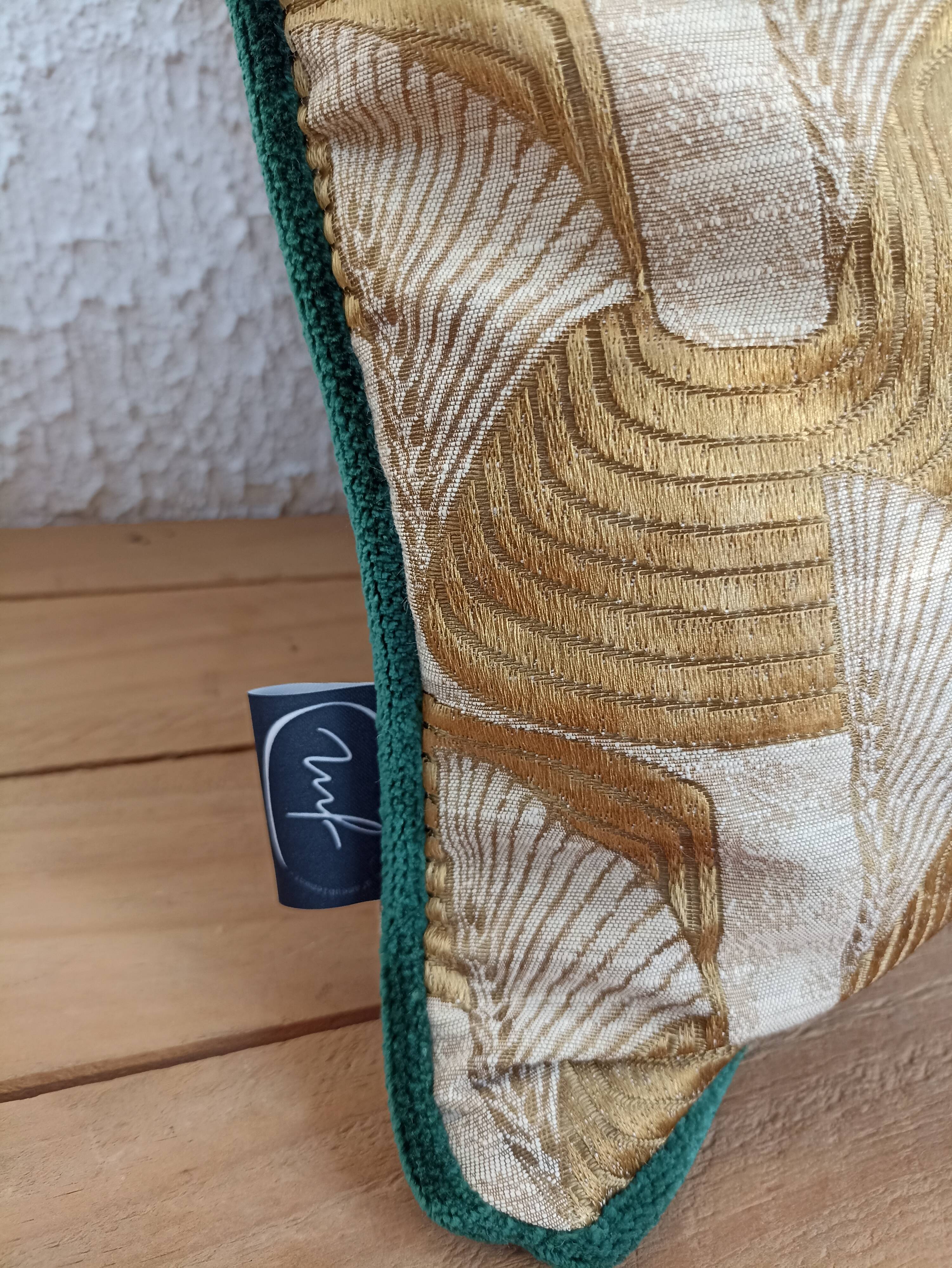 Golden jacquard cushion 40x40