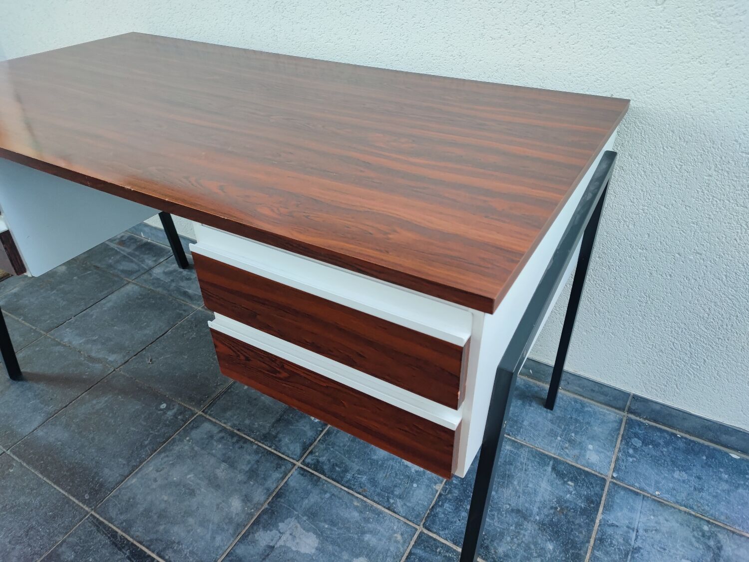 Minimalist formica desk