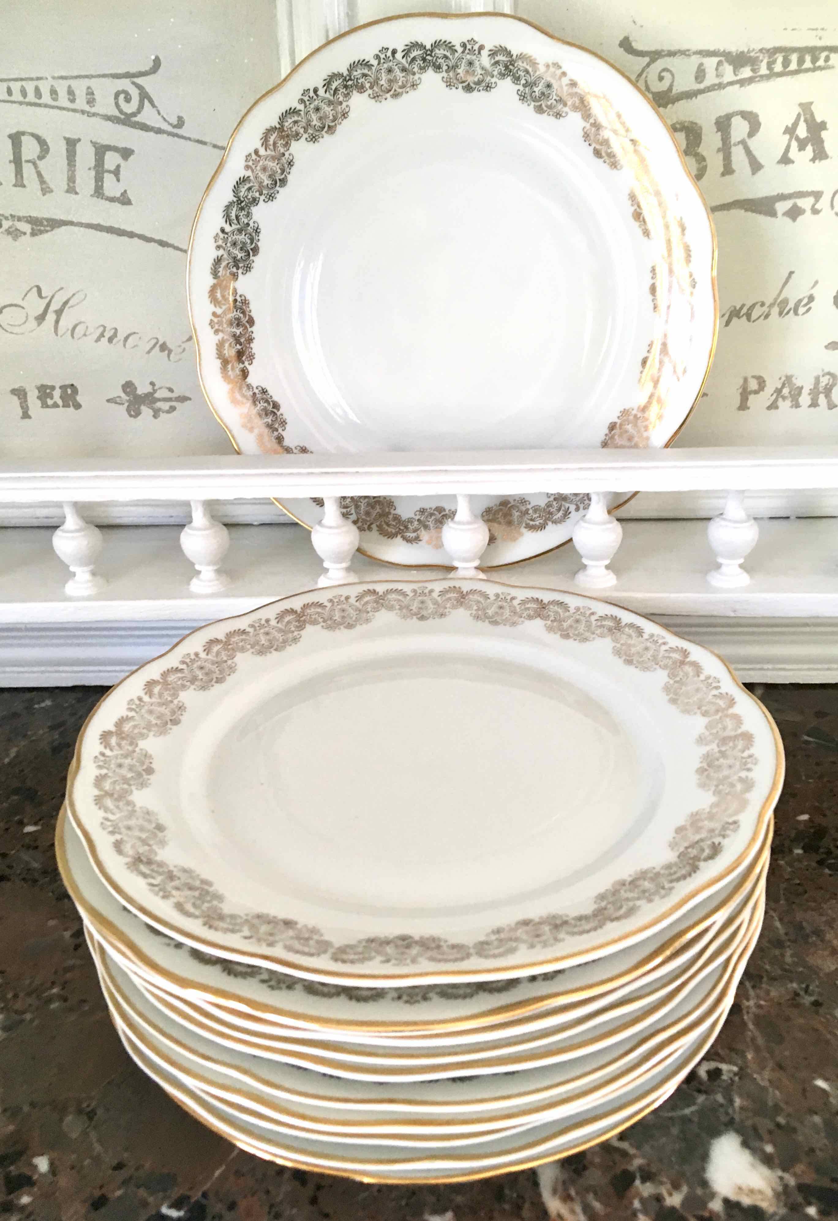 10 assiettes plates blanc et or en porcelaine