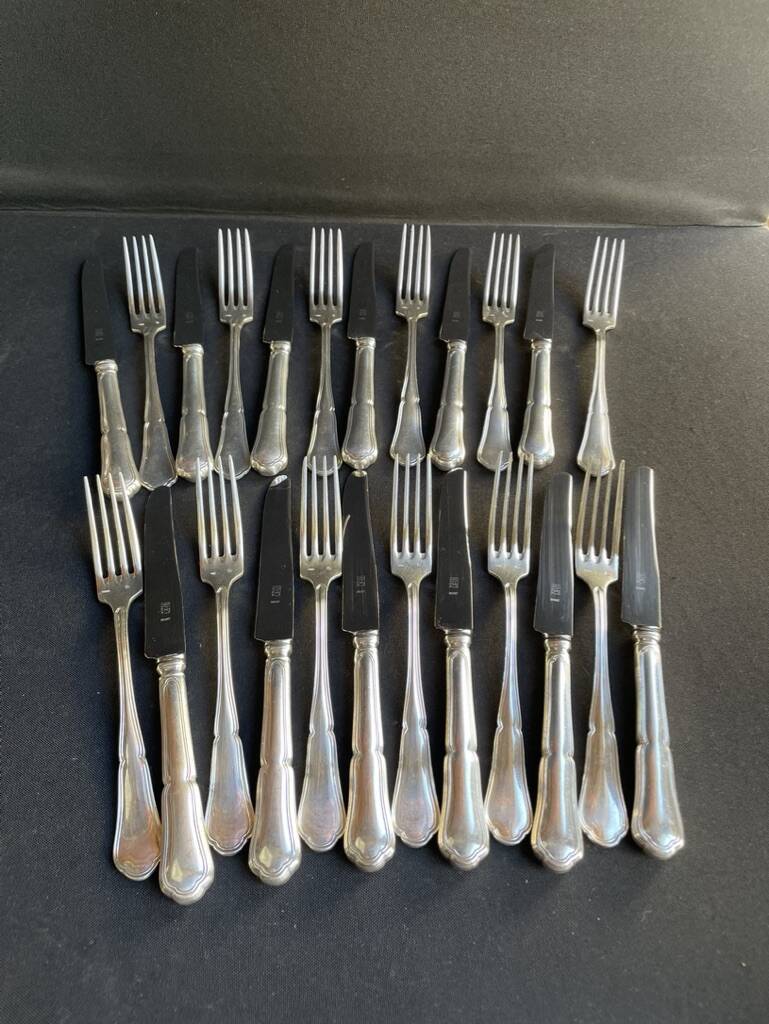 12 Forks and 12 cheese or dessert knives – Orfèvrerie Perrin Paris