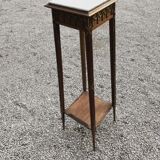 Pedestal table with white marbe top and brass decoration