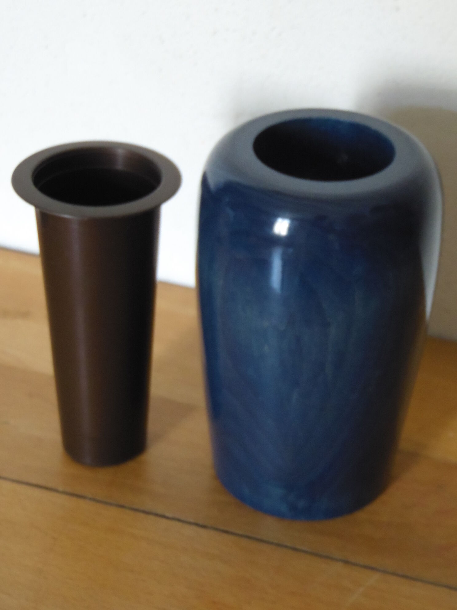 Wooden vase blue duck