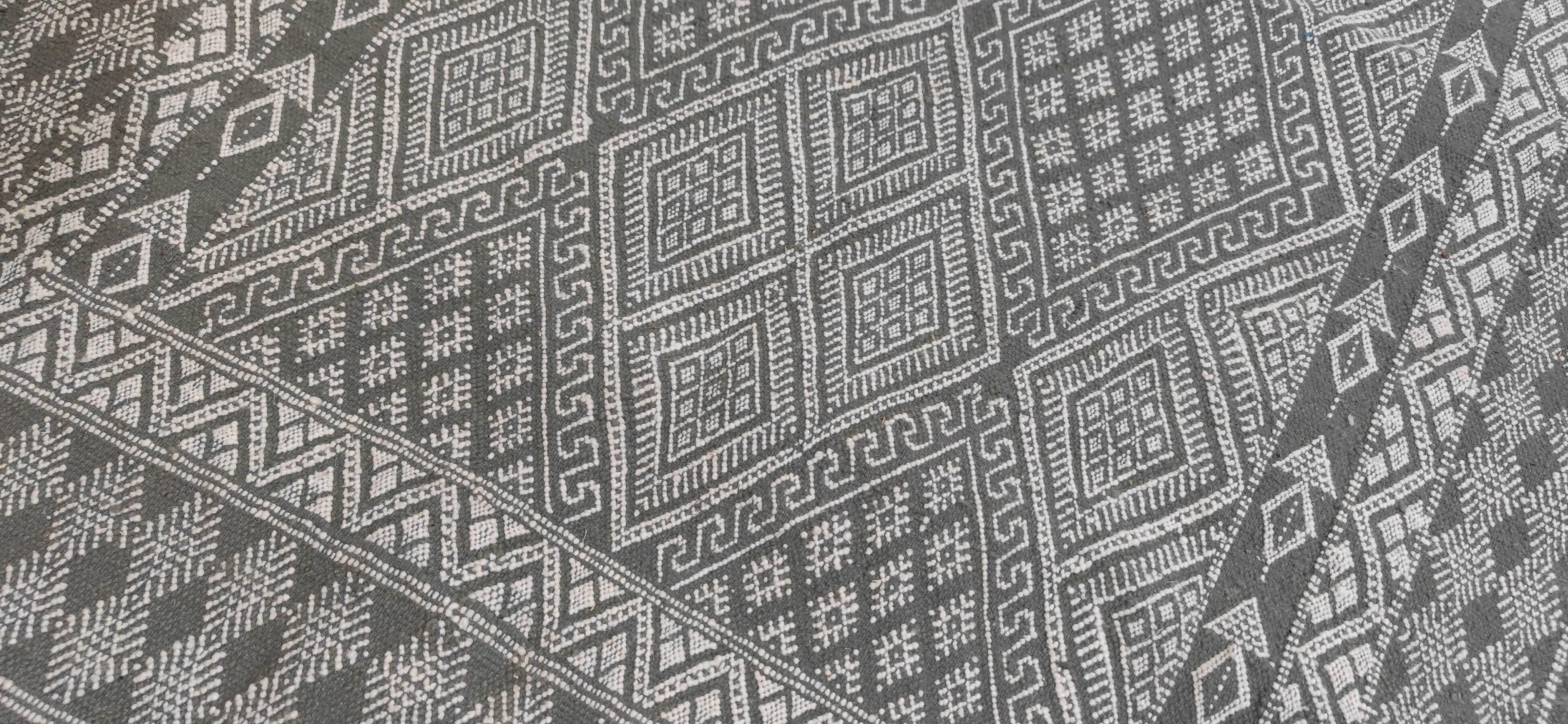 Handmade gray and white rug in natural wool