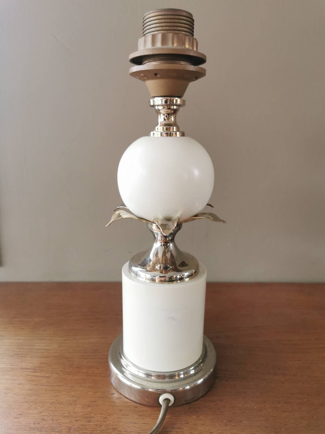 Vintage lamp base in wood and gold metal