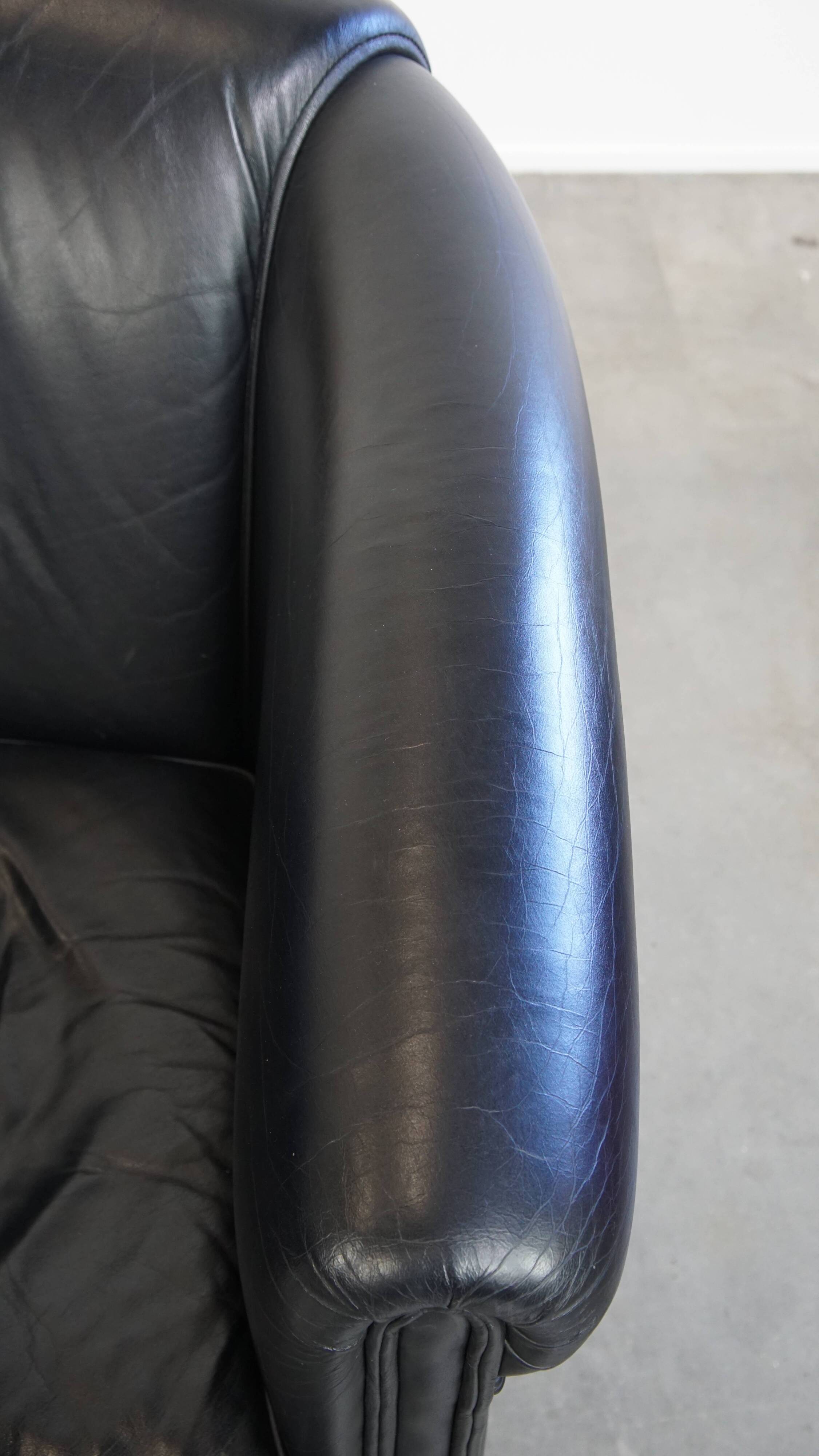 Set of 2 Black Cowhide Leather Club Chairs in English Style